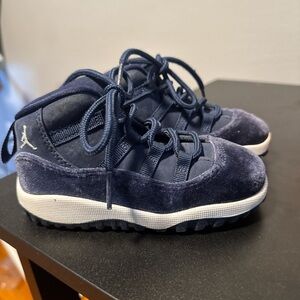 Jordan Kids Dark Blue Velvet Sneakers